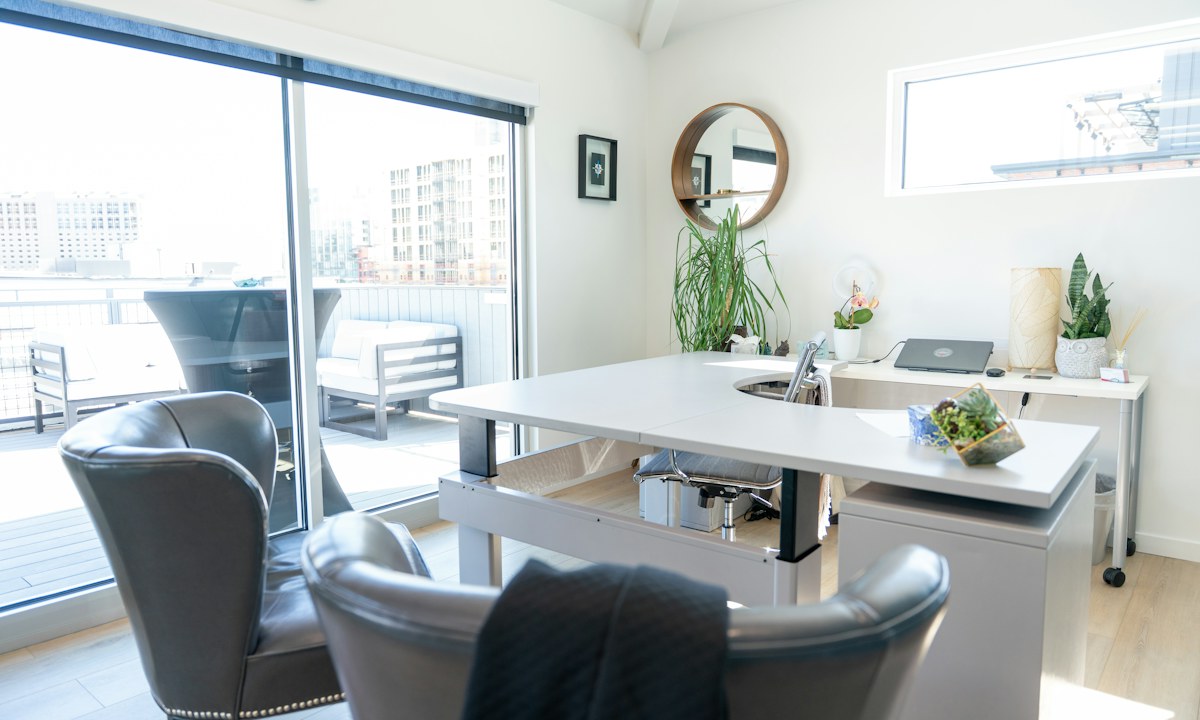 Bright, tidy office — sample stock photo